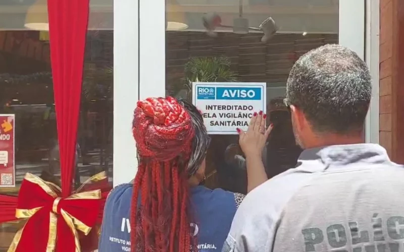 Agentes da vigilância sanitária fecharam o restaurante (Foto: Divulgação)