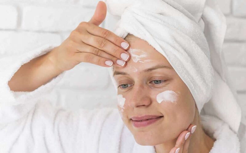 Faça este sabonete facial para remover manchas e uniformizar sua pele!