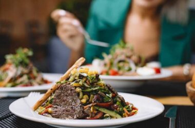 Por que você nunca deve pedir o prato do dia em um restaurante? “Uma farsa” – o motivo!
