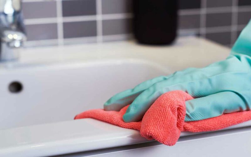 5 soluções ecológicas para limpar o banheiro naturalmente