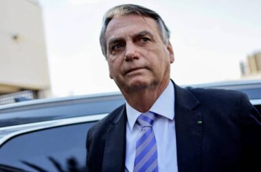 Bolsonaro minimiza tragédia no RS e propaga desinformação sobre crise climática