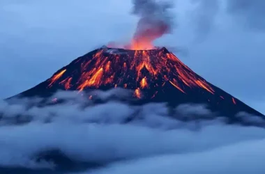 Conheça a história dos vulcões ativos perto no território brasileiro que já matou mais de 25 mil pessoas