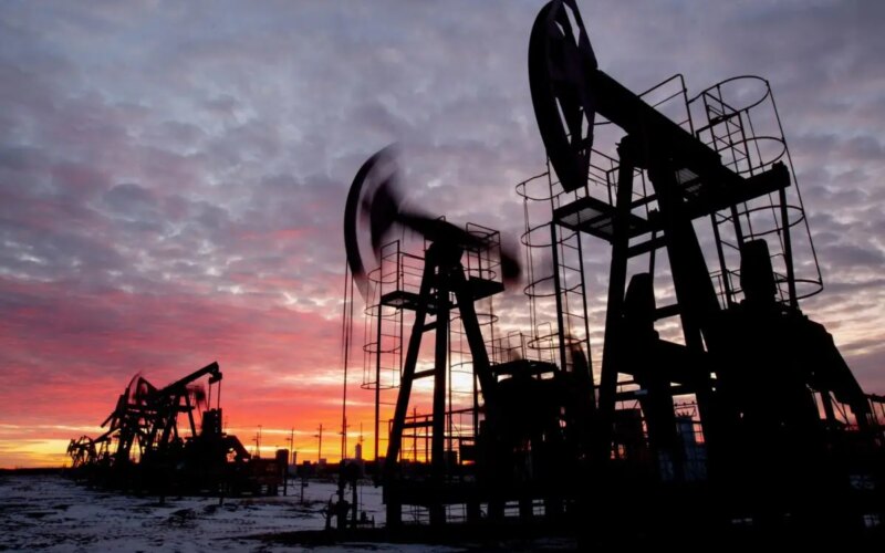 Opep+ planeja prorrogação dos cortes de oferta de petróleo para o segundo semestre de 2024