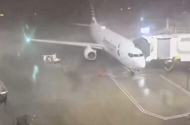 VÍDEO: Vento de 150 km/h arrasta avião em aeroporto no Texas