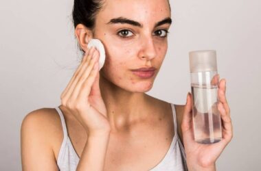 Como fazer água micelar para cuidar da pele e tirar maquiagem?
