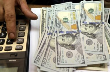 Dólar fecha a R$ 5,43 na véspera da reunião do Copom