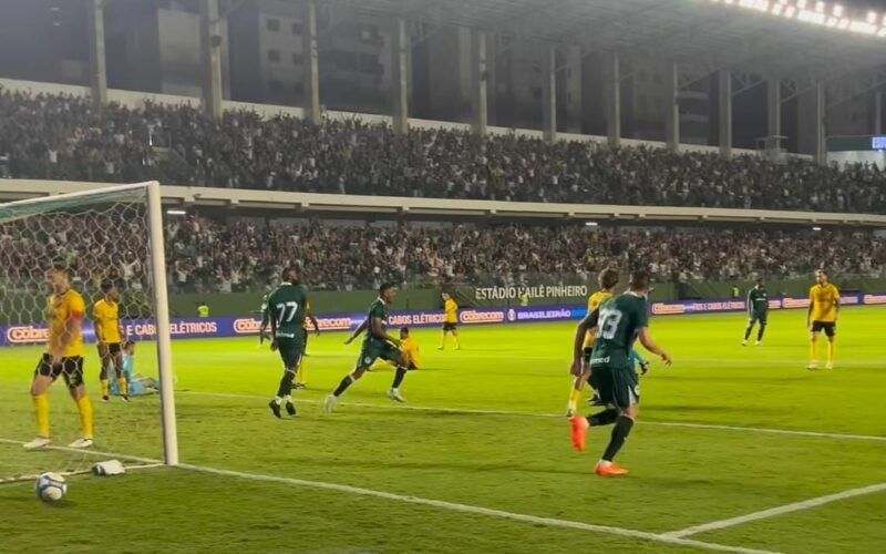 Goiás faz 3 a 0 no Sport e lidera a Série B de maneira provisória