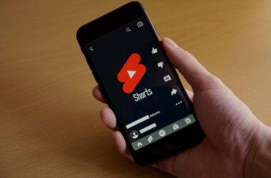 YouTube Shorts testa planos de fundo gerados por IA