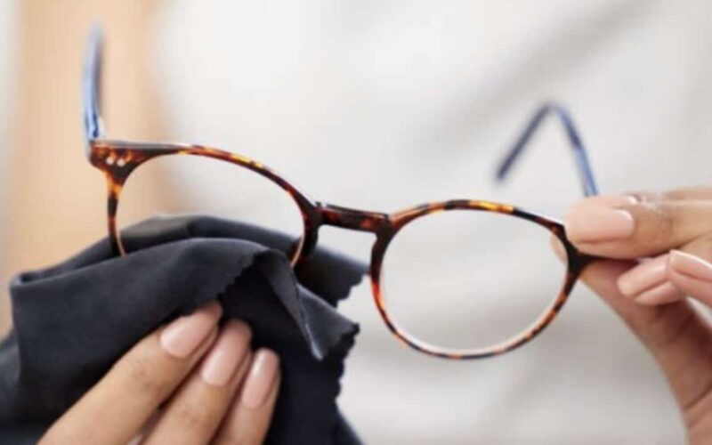 Este líquido caseiro deixará as lentes dos óculos limpas sem danificá-las!
