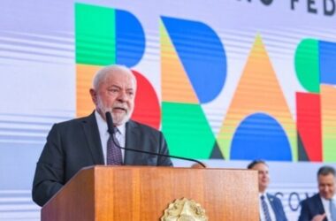 Lula anuncia corte de R$600 no Bolsa Família e outros benefícios sociais