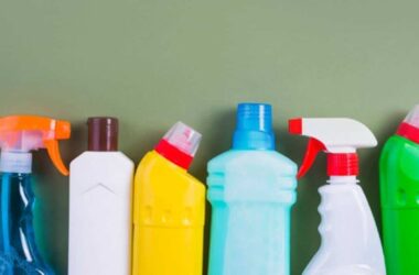 Prepare 5 produtos de limpeza com ingredientes de casa