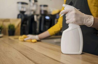 Spray desengordurante caseiro para remover gordura da cozinha